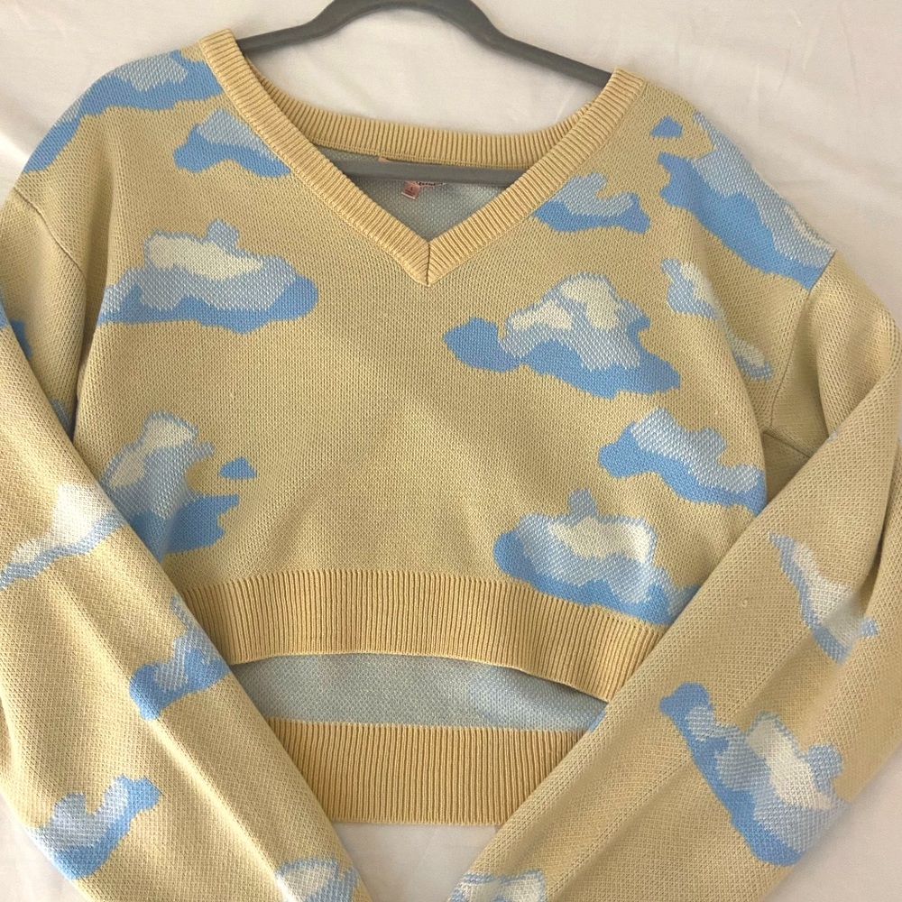 Never Worn Beige And Blue Cloud Patterned Cropped… - image 1